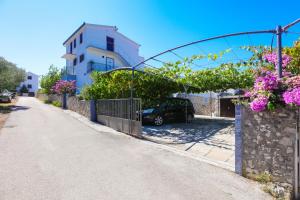 Apartments with parking space Razanj, Rogoznica - 12133