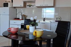 Apartments with parking space Supetar, Brac - 16130