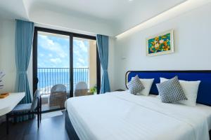 Green Hillside Apartment