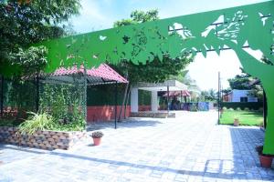 Royal gardens party Hall