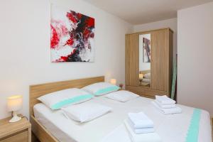 Apartments with parking space Razanj, Rogoznica - 17328