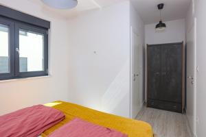 Family-friendly apartments with swimming pool Murter - 22942