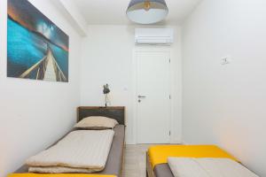 Family-friendly apartments with swimming pool Murter - 22942