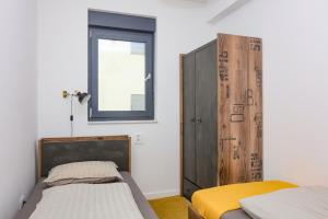 Family-friendly apartments with swimming pool Murter - 22942