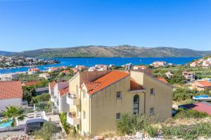 Apartments with swimming pool Seget Vranjica, Trogir - 24447