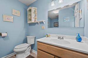 Coastal Haven Cottage- Beach, Shopping, Fun