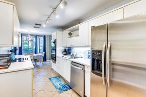 Steps to Ocean, Pool Access! Daytona Beach Gem