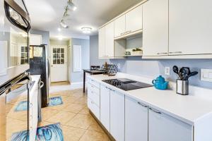 Steps to Ocean, Pool Access! Daytona Beach Gem