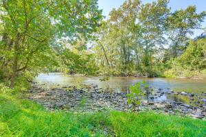 Shenandoah Valley Riverside Retreat Near Wineries