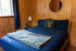 Relax On the Lake Waterfront with Hot Tub