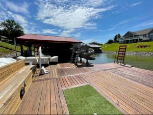 Lake Therapy at The ARK | Gameroom, Hot Tub, Dock