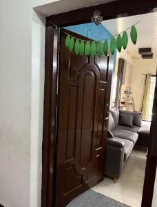 Spacious 3BHK Mountain View -walk to palani temple