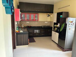 Spacious 3BHK Mountain View -walk to palani temple