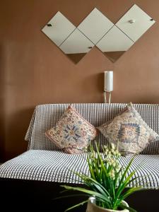 Studio in Makati - Fast WiFi, Big Balcony, Pool and Gym Access