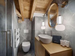 Appartement raffiné au pied des pistes à Courchevel 1850 - FR-1-564-163