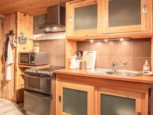 Appartement atypique proche télécabine - 5 pers, 2 chambres, Wifi - FR-1-508-311