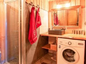 Appartement atypique proche télécabine - 5 pers, 2 chambres, Wifi - FR-1-508-311