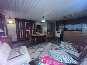 Appartement atypique, accès télécabine à pied, wifi offert - FR-1-508-312