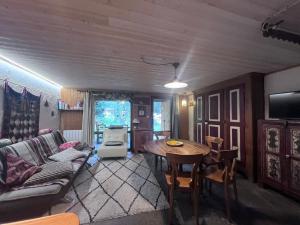 Appartement atypique, accès télécabine à pied, wifi offert - FR-1-508-312