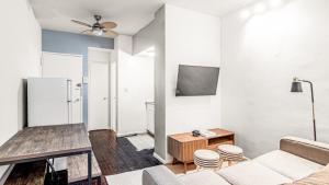 2 Bedroom Apartment in Midtown Manhattan - Near NYC Icons!