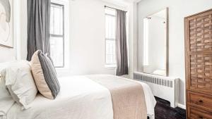 2 Bedroom Apartment in Midtown Manhattan - Near NYC Icons!