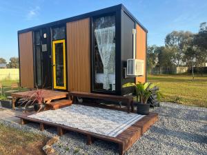 D&L Cottage by Tiny Away