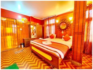 Hotel Nainita Ankur ! Naini Lake View - On Terrace Open Restauarant with Lake View and Valley Mountain View with Wifi - Room Service Available - Best Vacation Stay with Family - Book Now