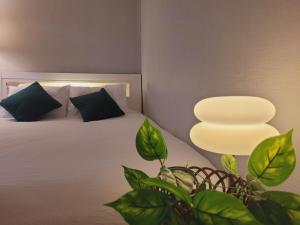 7 minutes walk from Seocho Gyodae Station, quiet residential area, long-term welcome #MisterMention