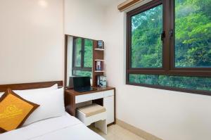 Cat Ba Emerald Lake View