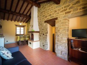 Villa in Cortona with Pool and Val di Chiana View