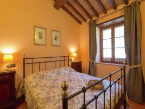 Villa in Cortona with Pool and Val di Chiana View