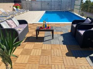 Holiday Home in Lisicic with Pool