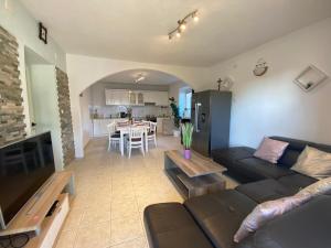 Holiday Home in Lisicic with Pool