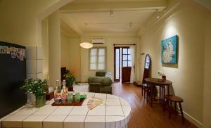 Không gian yên tĩnh, tối giản - Homestay Quận 1