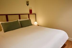 Không gian yên tĩnh, tối giản - Homestay Quận 1