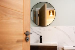 1 The Royal Serviced Apartments, Harwich SuperKing Bed, Parking, Fast WiFi