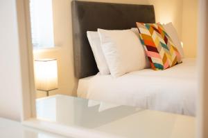 1 The Royal Serviced Apartments, Harwich SuperKing Bed, Parking, Fast WiFi