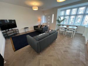 2 Royal Serviced Apartments, Ground Floor, two Bed,Fast Wifi - Space