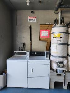 2B 1Ba 300Night 1B 1Ba 150Night