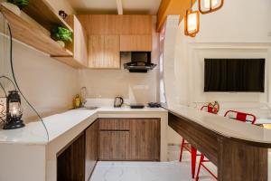 Modern Duplex Retreat in Sec 71