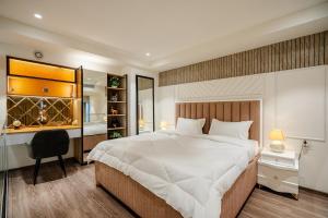 Modern Duplex Retreat in Sec 71