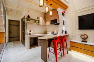 Modern Duplex Retreat in Sec 71