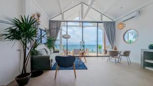 v14 Serenity Bay Panoramic Sea View