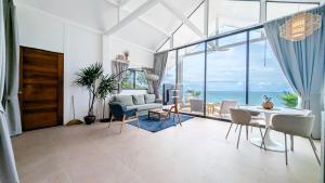 v14 Serenity Bay Panoramic Sea View