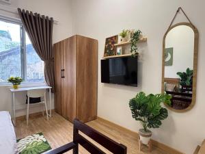 Central room in district 1, 450m to Ben Thanh market