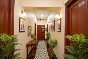 FabHotel Golden Imperial - Nr Gariyahat Market