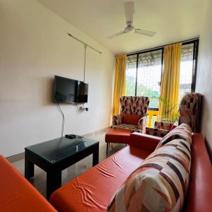 Cozy Corner - Tropical 2BHK pool pad