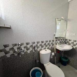 Cozy Corner - Tropical 2BHK pool pad