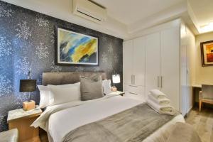 Menlyn apartment with ensuit Regency Hotel