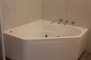 The Kidman Wayside Inn